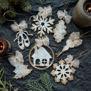 White and Gold Crystal Resin Christmas Ornaments, White Resin Bauble Set, Christmas Tree Decor